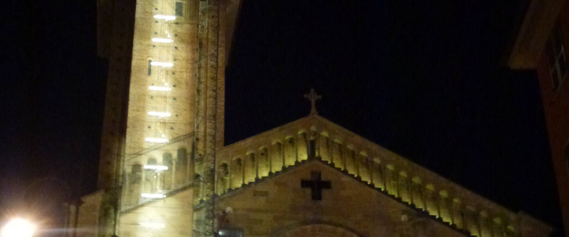 Duomo notturno con ascensore photo by Michele aldi